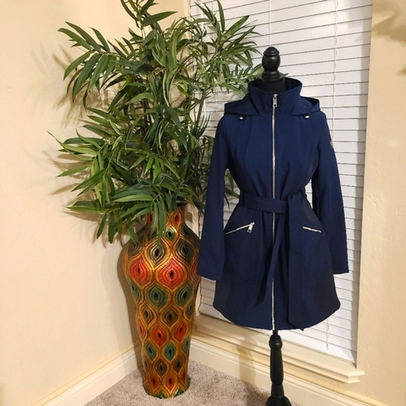 GUESS Coat w/ Belt - Picture 3 of 4